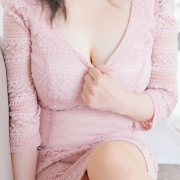 堀北綾【キュッと締まったウエストは今にも抱きしめたくなる】